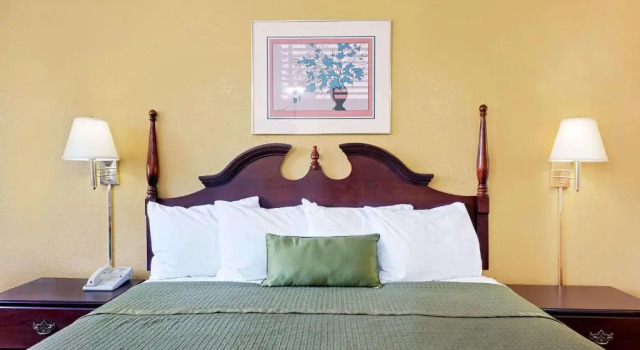 Номер Standard Travelodge by Wyndham Chambersburg