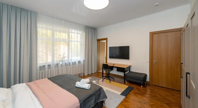 Downtown 4BD Master Apartment by Hostlovers, Prenota Appartamento Kaunas Contea di Kaunas