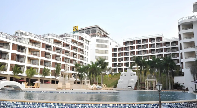 Xinglong Old Banyan Hotel, Book Hotel Hotels in Wanning with Parking, Parking