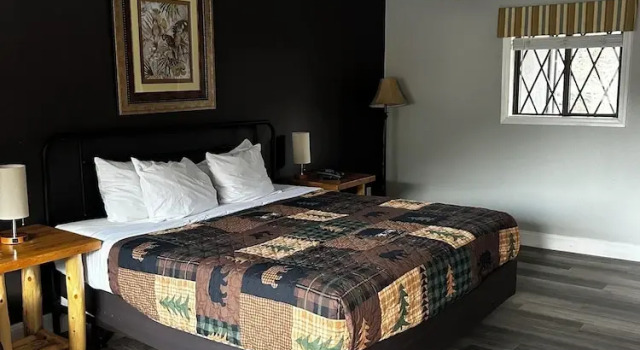 Двухместный номер Standard с балконом Brookside Lodge - Gatlinburg - On the River