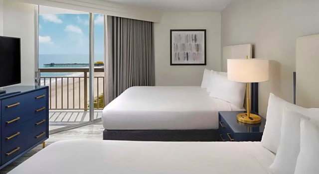Четырёхместный люкс Accessible с видом на океан Embassy Suites by Hilton Myrtle Beach Oceanfront Resort