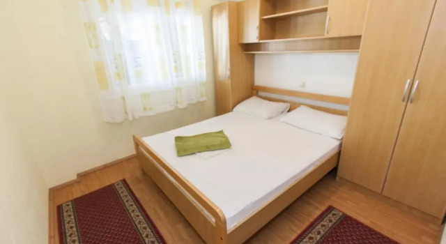 Apartment Mikulić, Book Lejlighed Hoteller i Split Region med parkering, Parkering