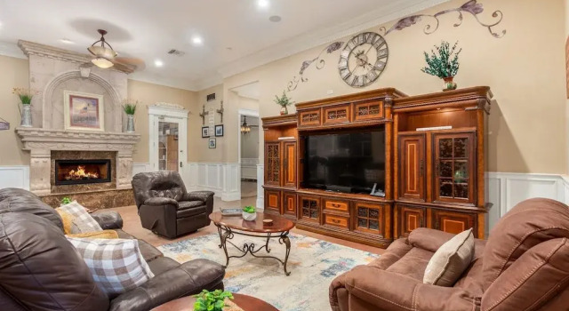 Luxury Home at Red Mountain! Heated Pool, Bocce Court, Firepits! Sleeps 10. Dog Friendly. by RedAwning, Buchen Sie Hotel Mesa Phoenix und Umgebung
