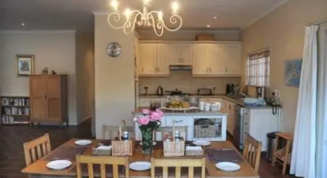 Acorn Lodge, Забронировать Отель Rondebosch Гудвуд, рядом с Riverside Mall