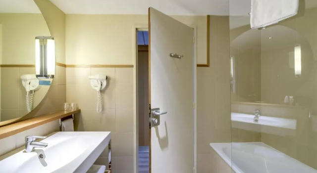 Трёхместный номер Classic Mercure Paris Orly Rungis Aéroport