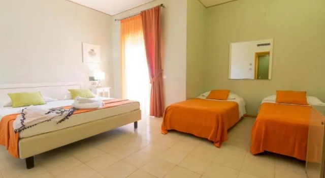 Четырёхместный номер Standard с балконом и с видом на море Paradise Beach Resort
