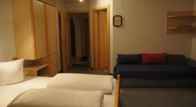 Apart Garni Dorfblick, Prenota Hotel Hotel a Tirolo con parcheggio, Parcheggio