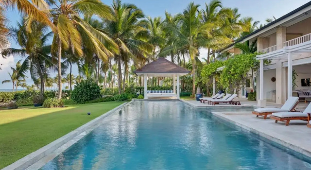 Вилла Oceanfront Golf Course Estate w Pool Guest House