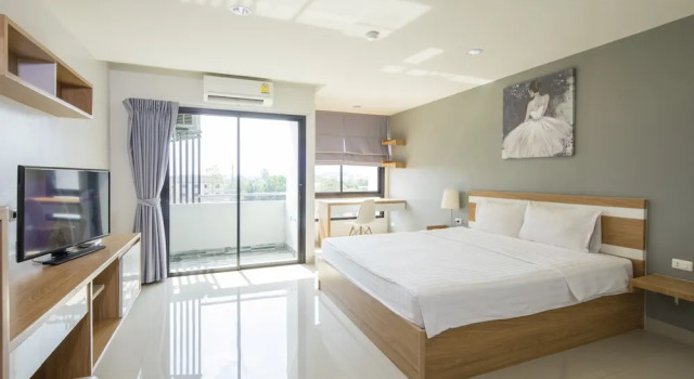 Двухместный номер Standard с балконом JK LIVING Hotel And Service Apartment