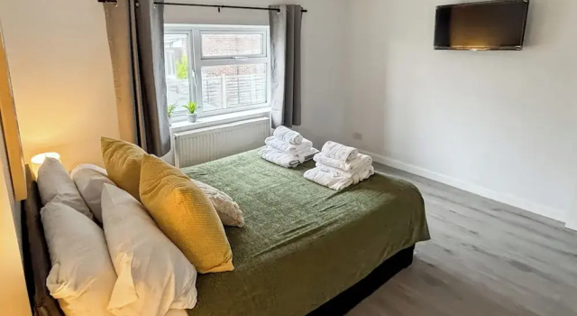 Апартаменты Charming Retreat With Hot Tub Sauna Sleeps 4