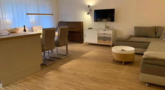 Moderne Ferienwohnung nahe SWR und Golfplatz