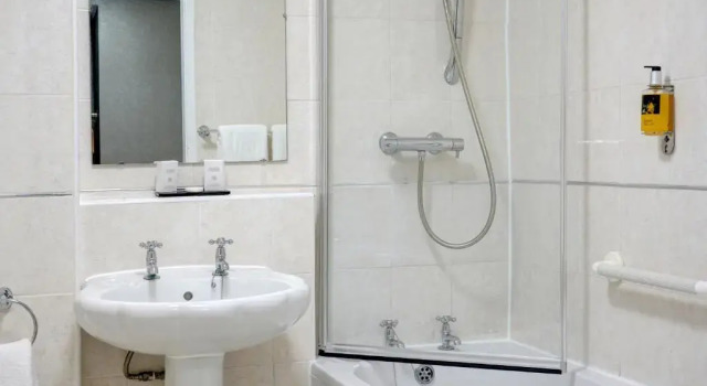 Трёхместный номер Standard Everglades Hotel Widnes