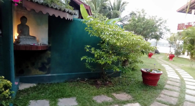 River shadow villa