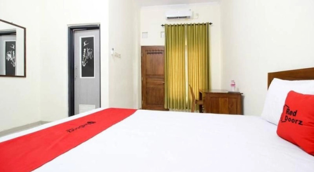 RedDoorz near UII Jakal 2, Prenota Hotel Sleman Yogyakarta Province