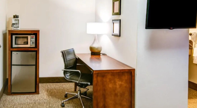 Четырёхместный номер Standard с балконом Comfort Inn Redding Near I-5