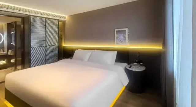 Люкс Deluxe Country Inn & Suites by Radisson Hotel (Harbin Central Avenue Heshan Street Subway Station)