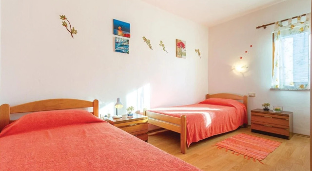 Stunning Home in Liznjan With Wifi and 2 Bedrooms