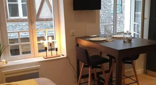 joli studio rénové centre historique, Rezerwuj Hotel  