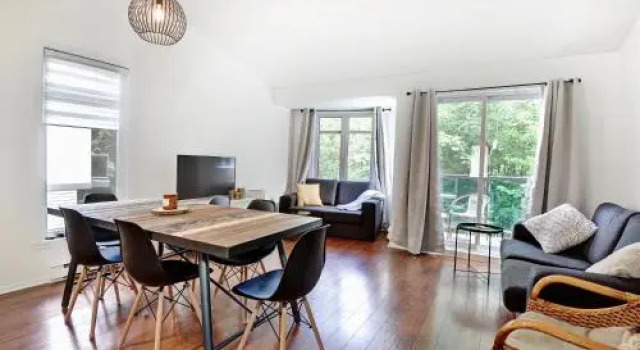 Chalet - 49 Chemin De La Corniche, Book Chalet Hoteller i Stoneham med parkering, nær Stoneham Golf Club, Parkering