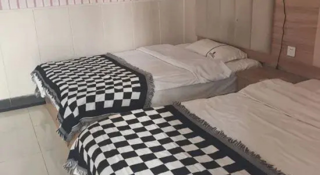 Кровать в общем номере (женский номер) Dongsheng Express Hotel (Kunming Changshui Airport Branch)