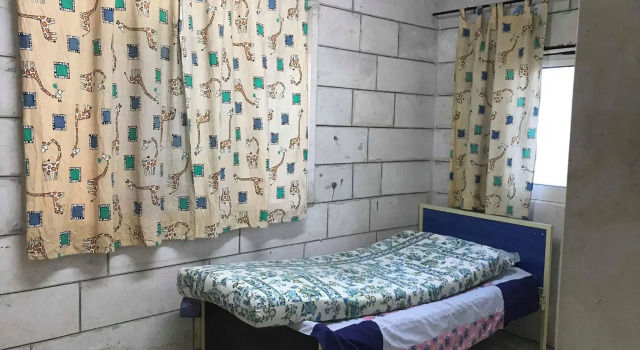 Hanna Azar, Prenota Hotel Bethlehem Stato di Palestina