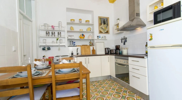 Коттедж с 2 комнатами Olhão Townhouse With Roof Terrace & Courtyard 5min to Ferry & Market