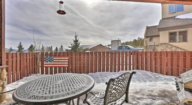 Mountainside Grand Lake Condo w/ Patio!, Забронировать Отель Гранд-Лейк Rocky Mountain National Park, рядом с Adams Falls Trail