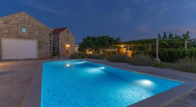 Вилла с 3 комнатами Villa Luic