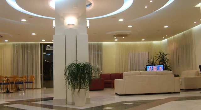 Yakinthos Hotel