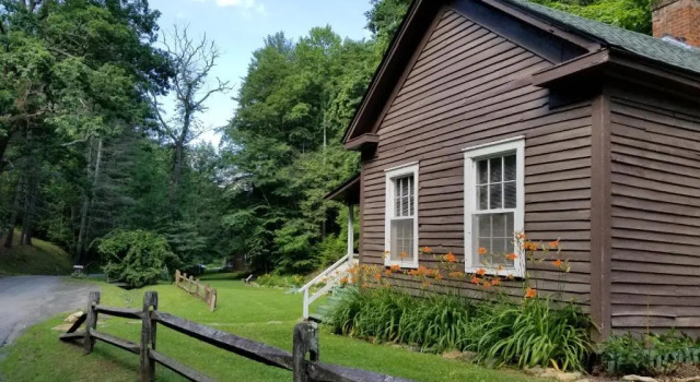 Шале Superior The Cabins at Healing Springs