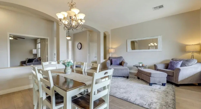 4 Mi to Riparian Preserve: Mesa Abode w/ Hot Tub, Забронировать Дом для отпуска Меса 
