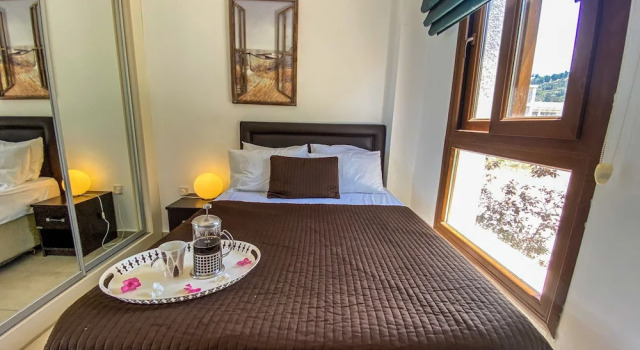 Sea Cliff Villa, 4 Beds, Sleeps 2- 8, Free Wifi,