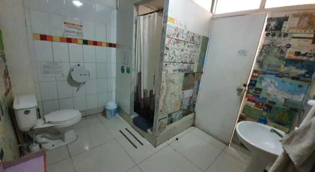 Seng i sovesal Nómada Hostal