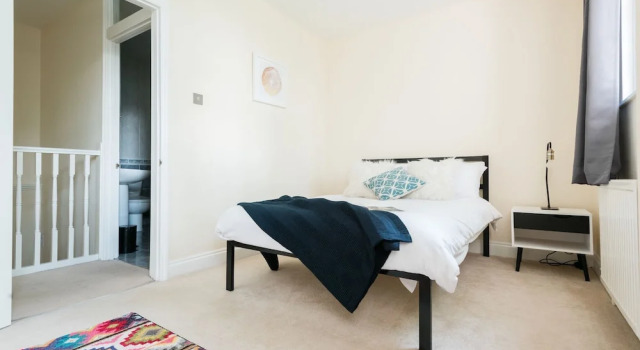 The Lapis Lounge - Large 3bdr House at River Avon - Sleeps 8