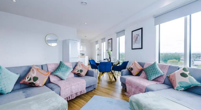 Stunning Scandi Manchester City Centre Penthouse - Sleeps 10 - Parking, Забронировать Отель Отели Манчестера с парковкой, Парковка