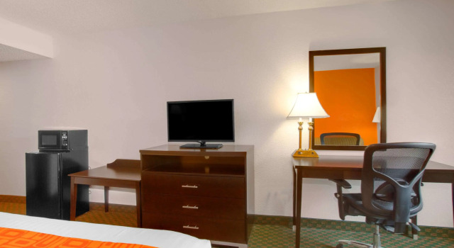 Howard Johnson by Wyndham Beckley, Book Hotel Beckley West Virginia