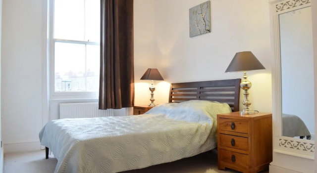 1 Bedroom Flat In Little Venice