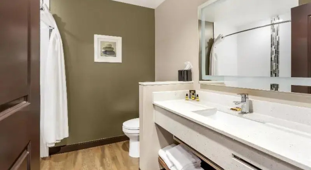 Четырёхместный семейный номер Standard Best Western Plus Hinton Inn & Suites