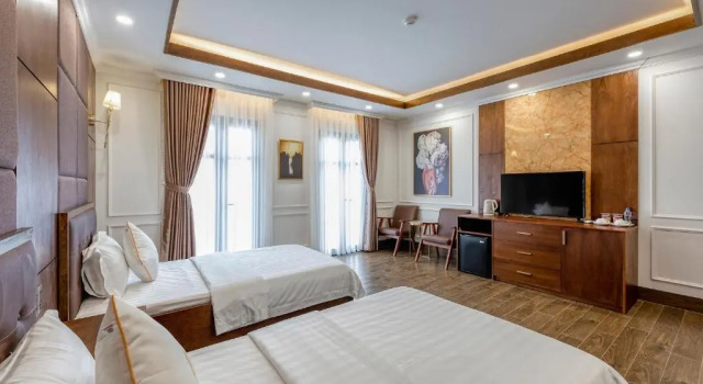 Трёхместный номер Standard с балконом Hotel Trí Lê