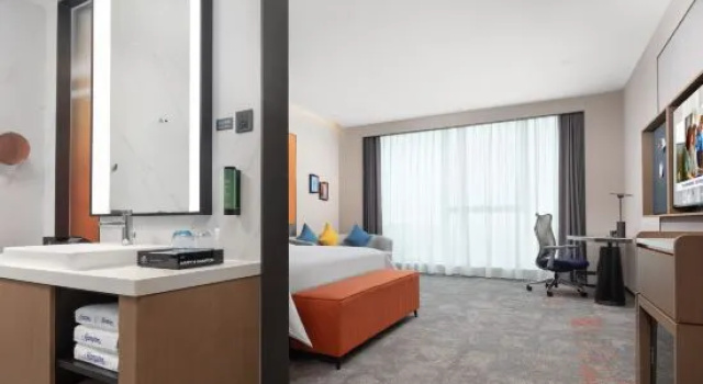 Двухместный номер Superior Hampton by Hilton Yoncgheng