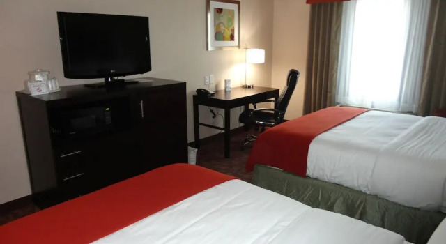 Четырёхместный люкс Holiday Inn Express Kenedy by IHG