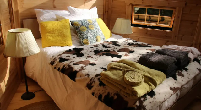 Camping le Pré des Moines, Varaa Leirintäalue Telttailu ja glamping kohteessa Oise, Leirintäalue