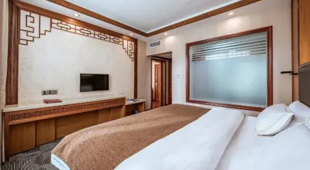 Люкс Deluxe Ruili Yurui Hot Spring Garden Resort Hotel