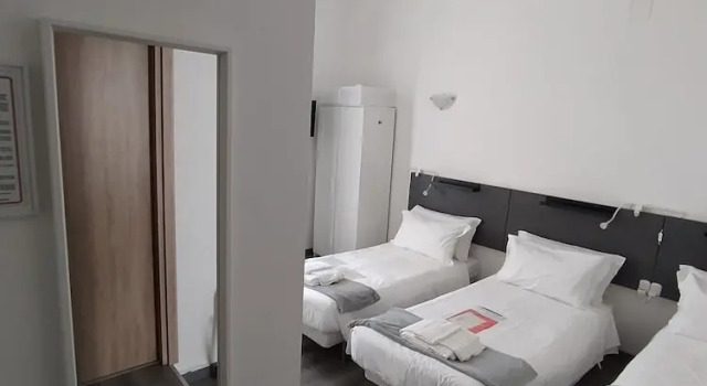Трёхместный номер Deluxe с балконом и с видом на город DOMUS NIKOLAI ROOMS AND TERRACE-Central Bari