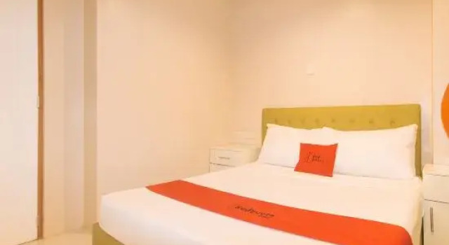 Люкс RedDoorz @ Benelio Suites Pavia Iloilo