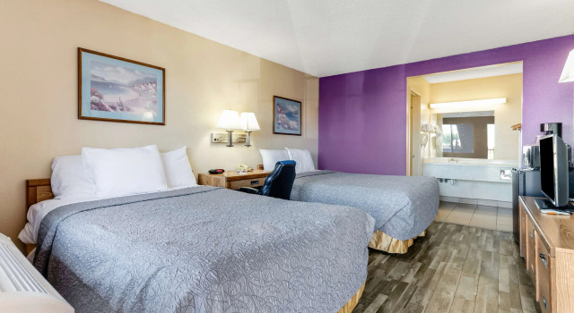 Четырёхместный номер Standard Knights Inn Madera