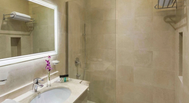 Четырёхместный семейный номер Standard Movenpick Hotel Qassim