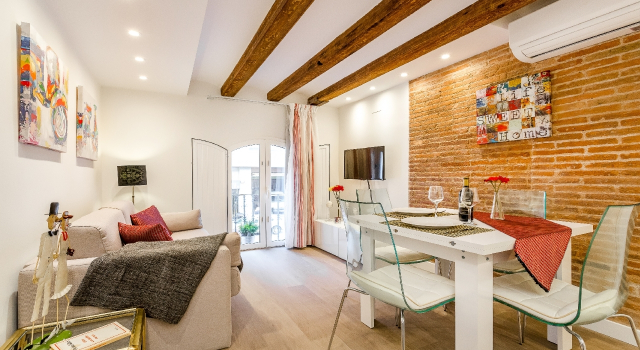 UD Apartments - Vintage Suite 1 (2BR) - MID TERM RENTALS, Забронировать Апартаменты/квартира Апартаменты Барселоны, рядом с Museu de Carrosses Fúnebres, Апартаменты/квартира