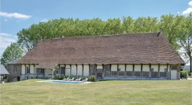 Six-Bedroom Holiday Home in Gournau en Bray, Book Apartment  