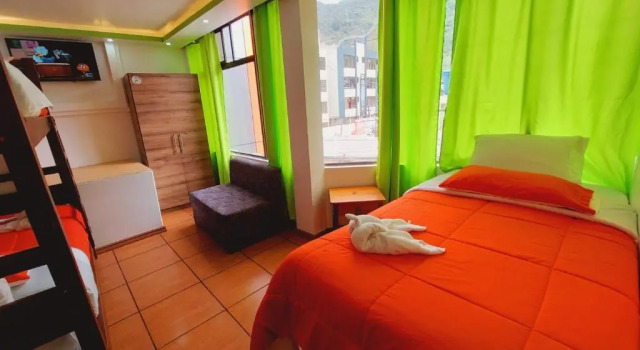 Четырёхместный номер Standard с красивым видом из окна Hostal La Siesta